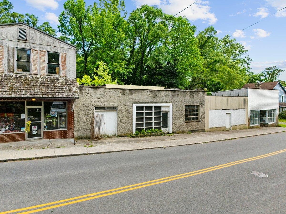 358 Main Street Narrows VA 24124