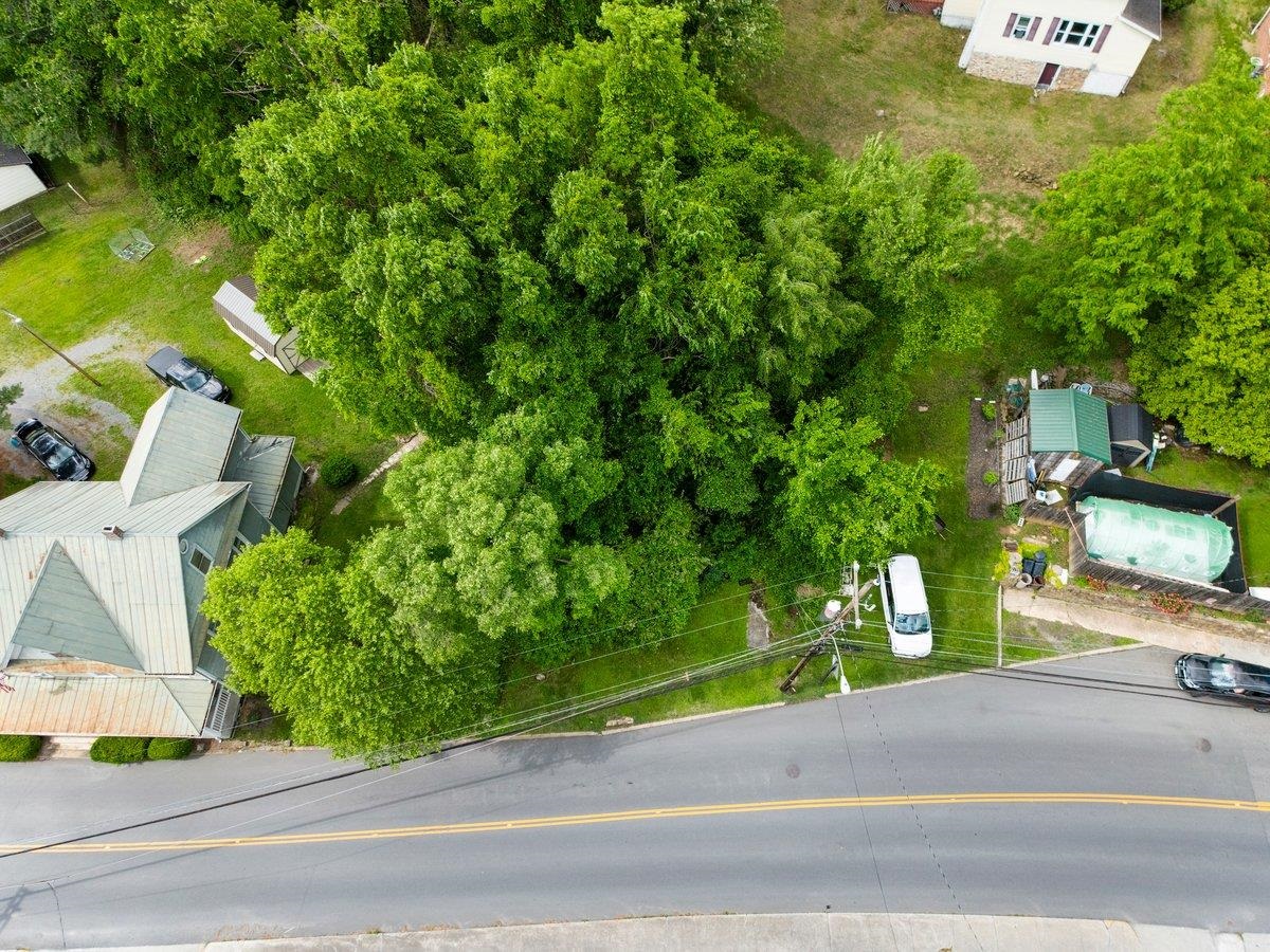 358 Main Street Narrows VA 24124