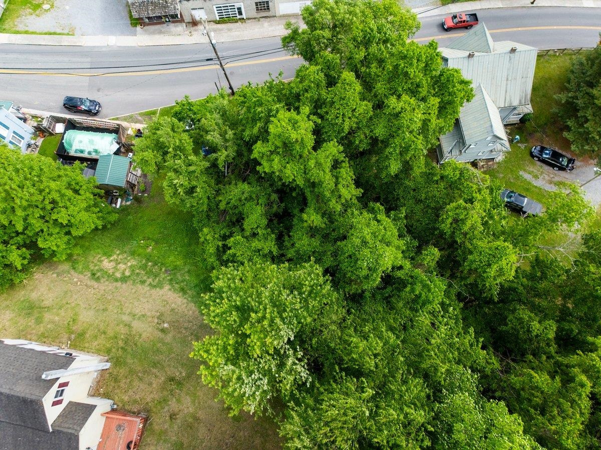 358 Main Street Narrows VA 24124