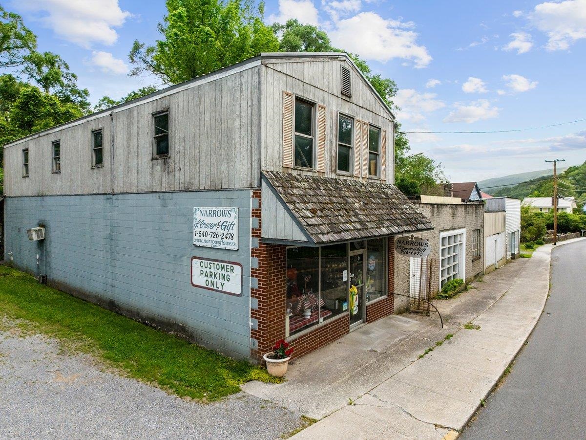 358 Main Street Narrows VA 24124