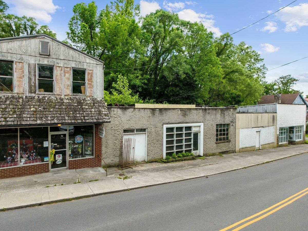 358 Main Street Narrows VA 24124