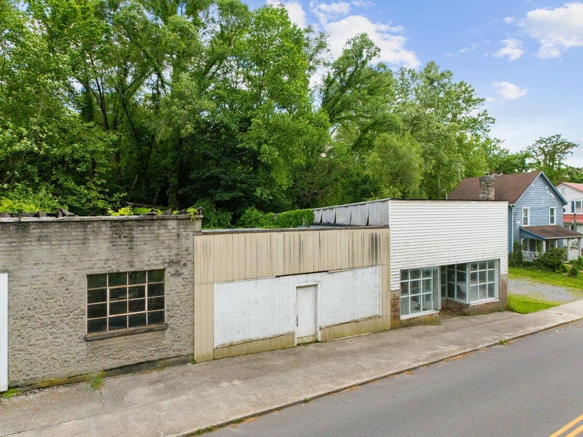 358 Main Street Narrows VA 24124