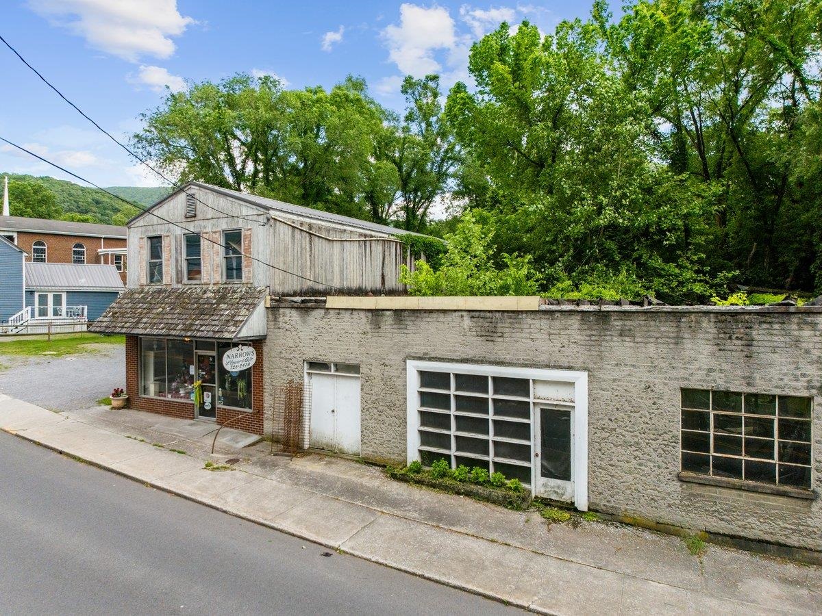 358 Main Street Narrows VA 24124