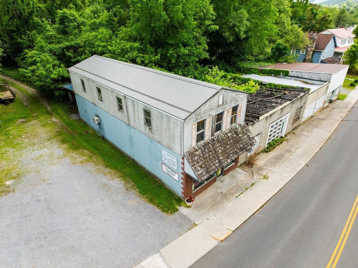 358 Main Street Narrows VA 24124