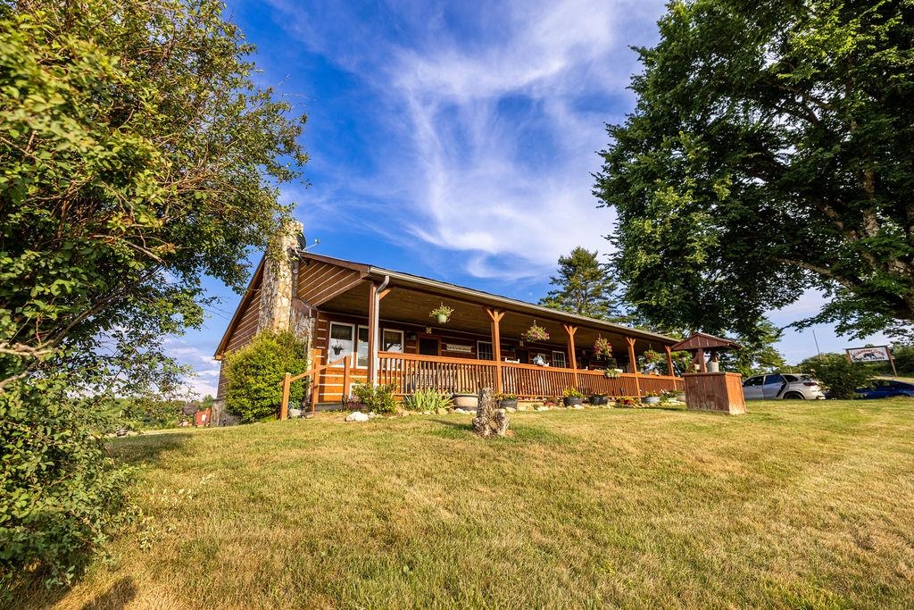 579 Volunteer Road Hillsville VA 24343