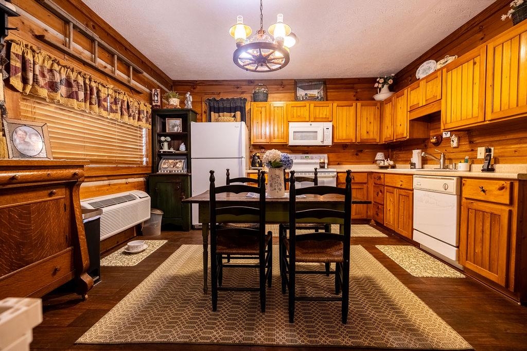 579 Volunteer Road Hillsville VA 24343