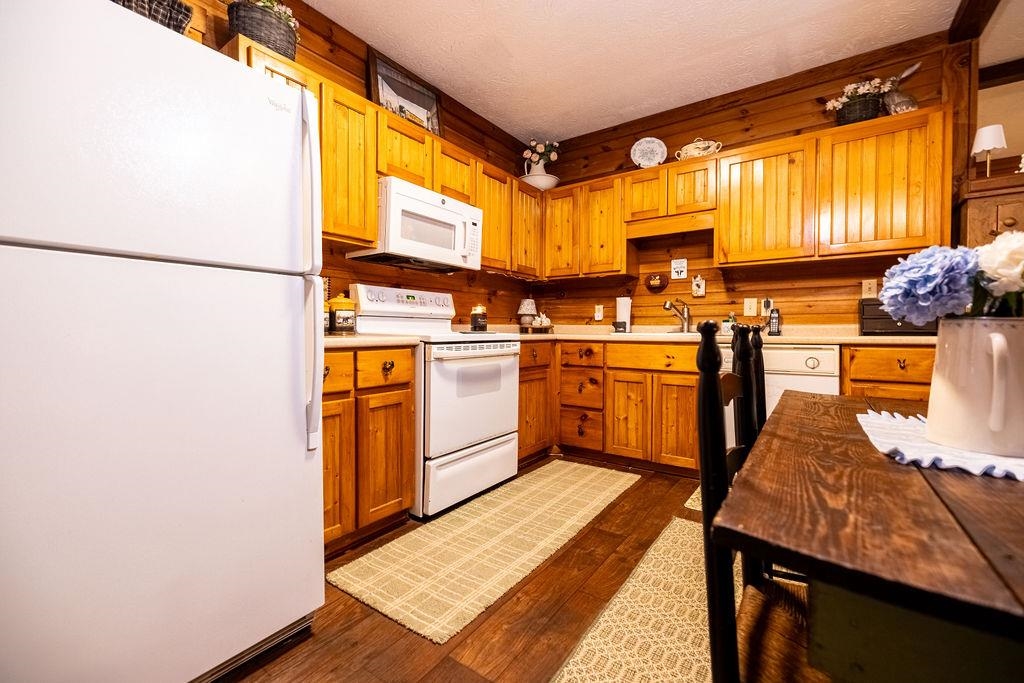 579 Volunteer Road Hillsville VA 24343