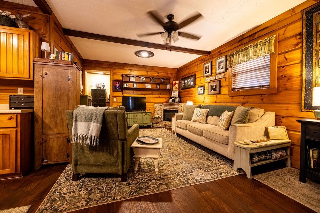 579 Volunteer Road Hillsville VA 24343