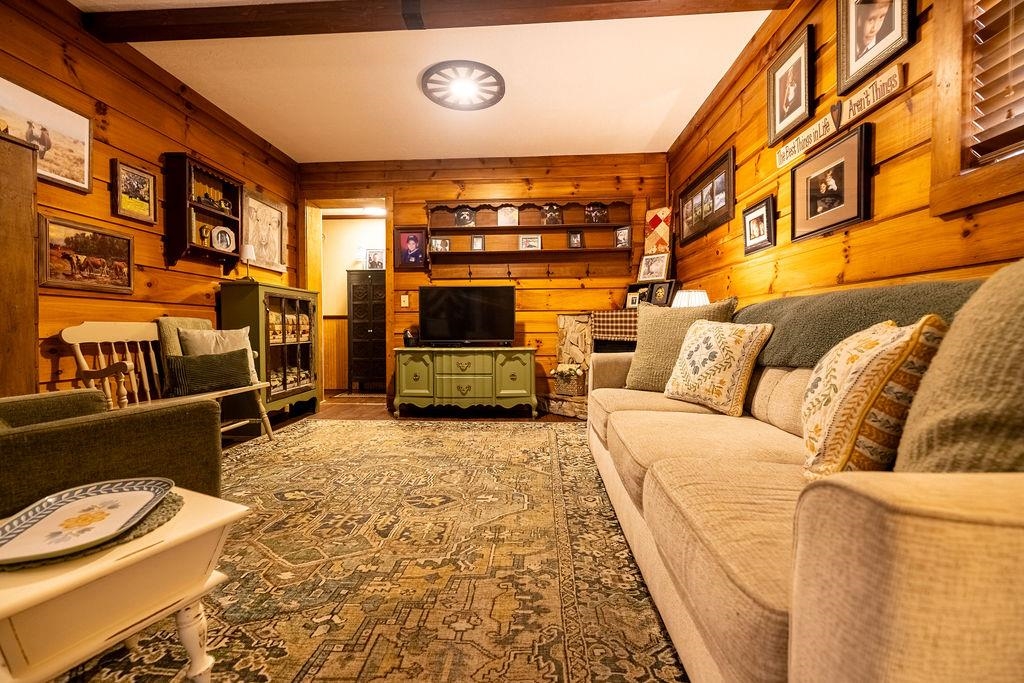579 Volunteer Road Hillsville VA 24343