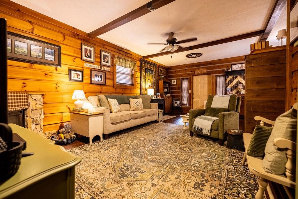 579 Volunteer Road Hillsville VA 24343