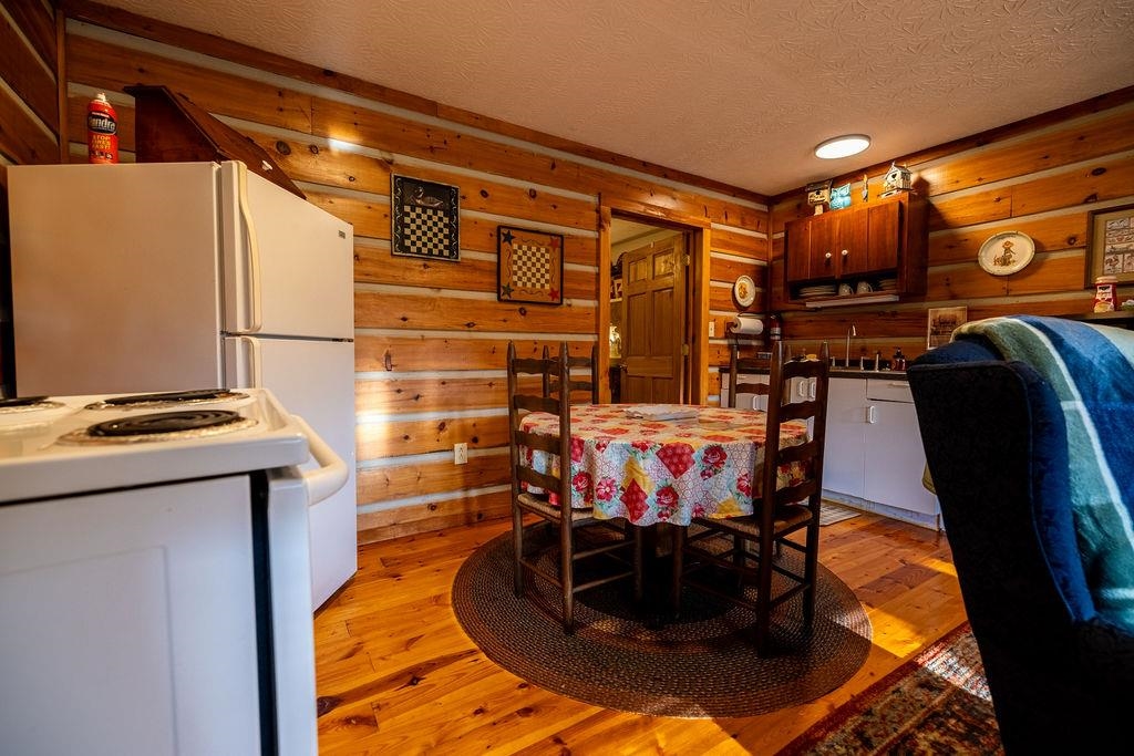 579 Volunteer Road Hillsville VA 24343