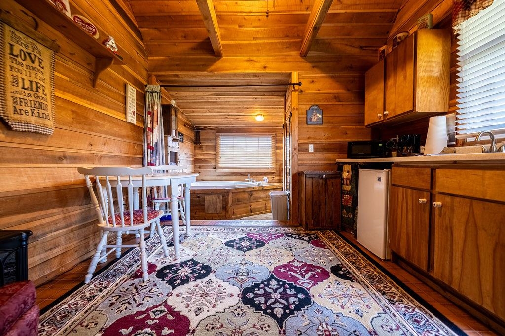 579 Volunteer Road Hillsville VA 24343