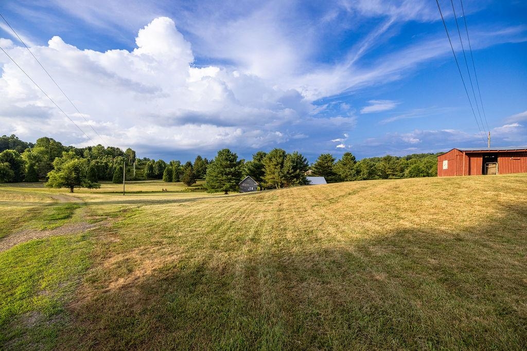 579 Volunteer Road Hillsville VA 24343