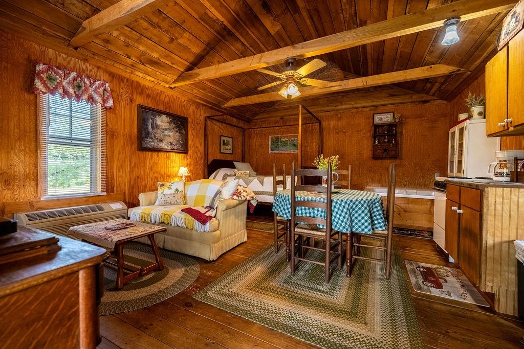 579 Volunteer Road Hillsville VA 24343