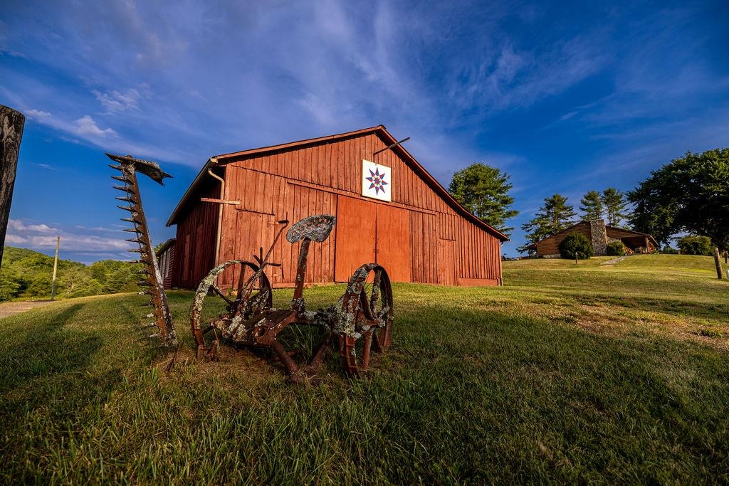 579 Volunteer Road Hillsville VA 24343