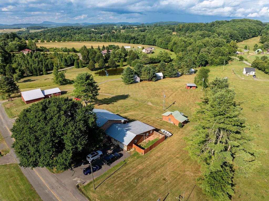 579 Volunteer Road Hillsville VA 24343