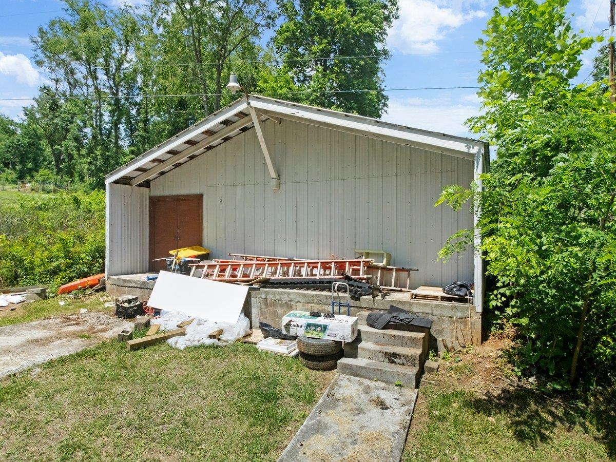 1194 Pulaski Giles Turnpike Pearisburg VA 24134