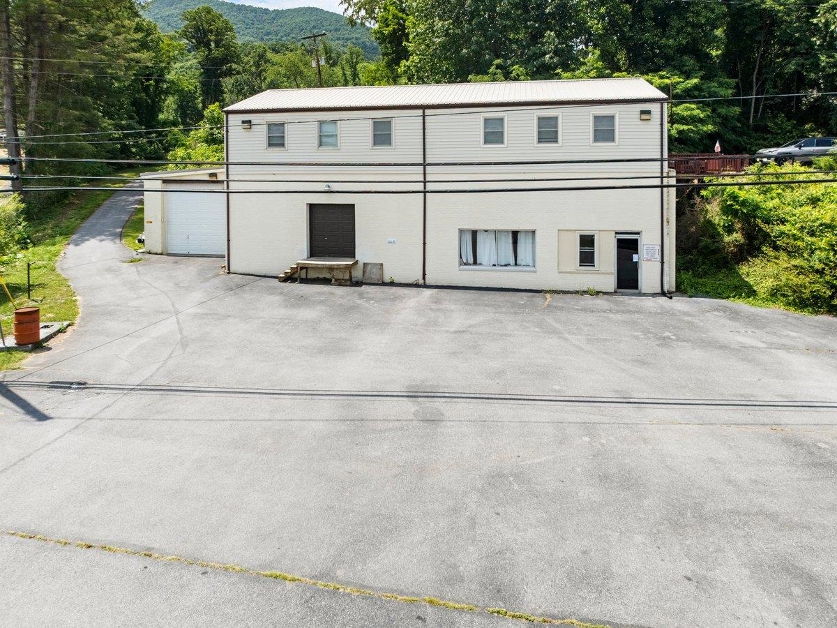 1194 Pulaski Giles Turnpike Pearisburg VA 24134