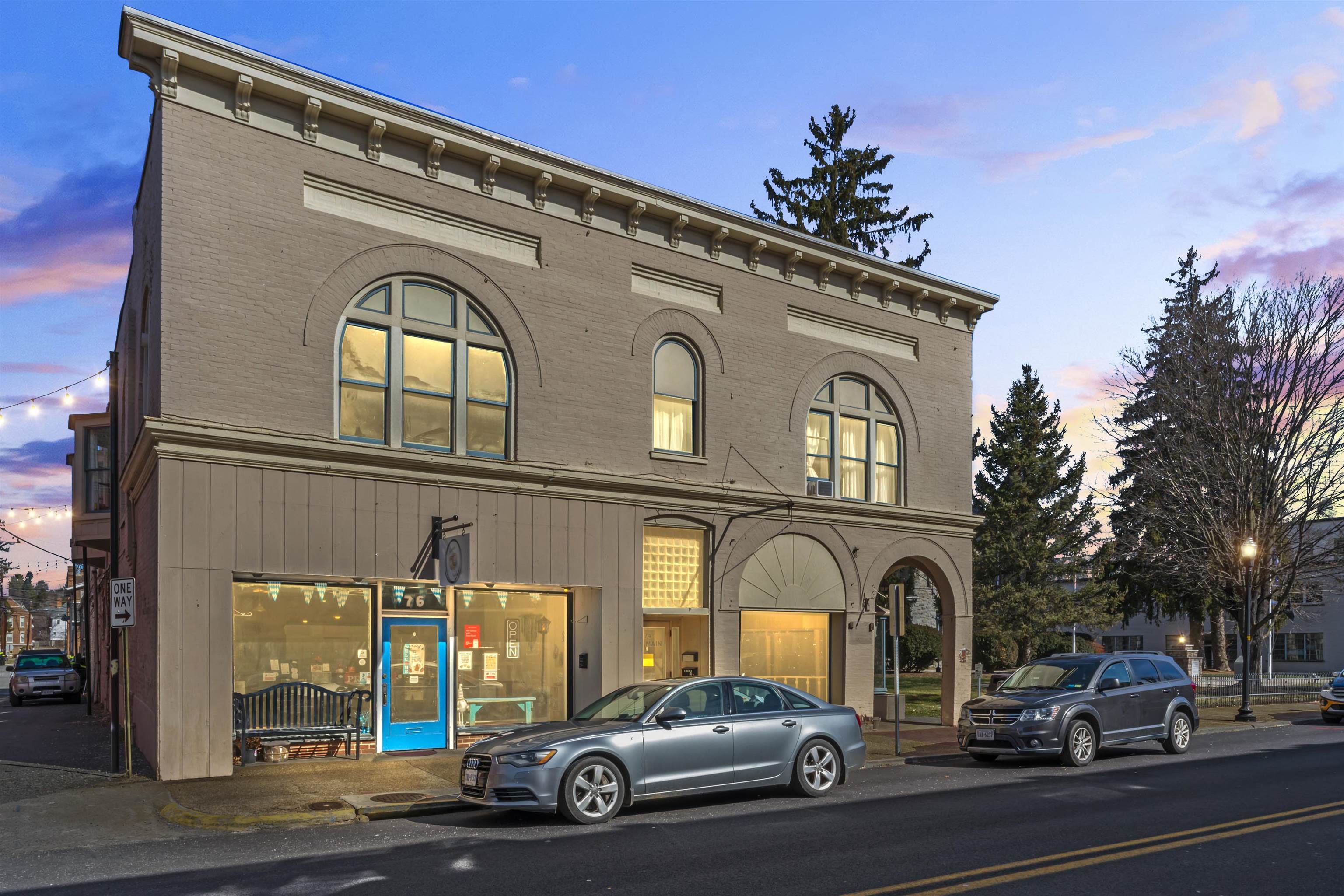 74 Court Square W Pulaski VA 24301