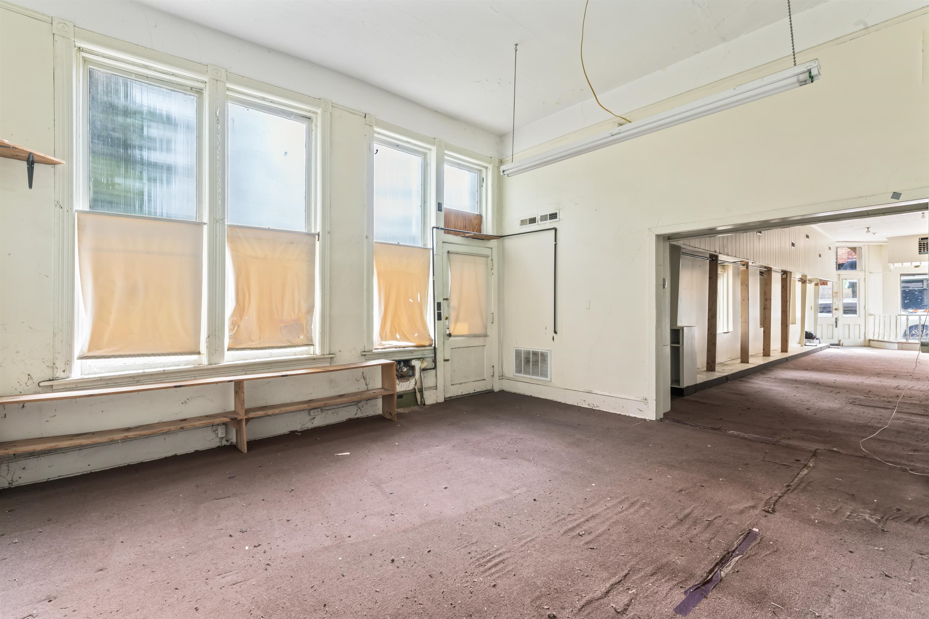 74 Court Square W Pulaski VA 24301