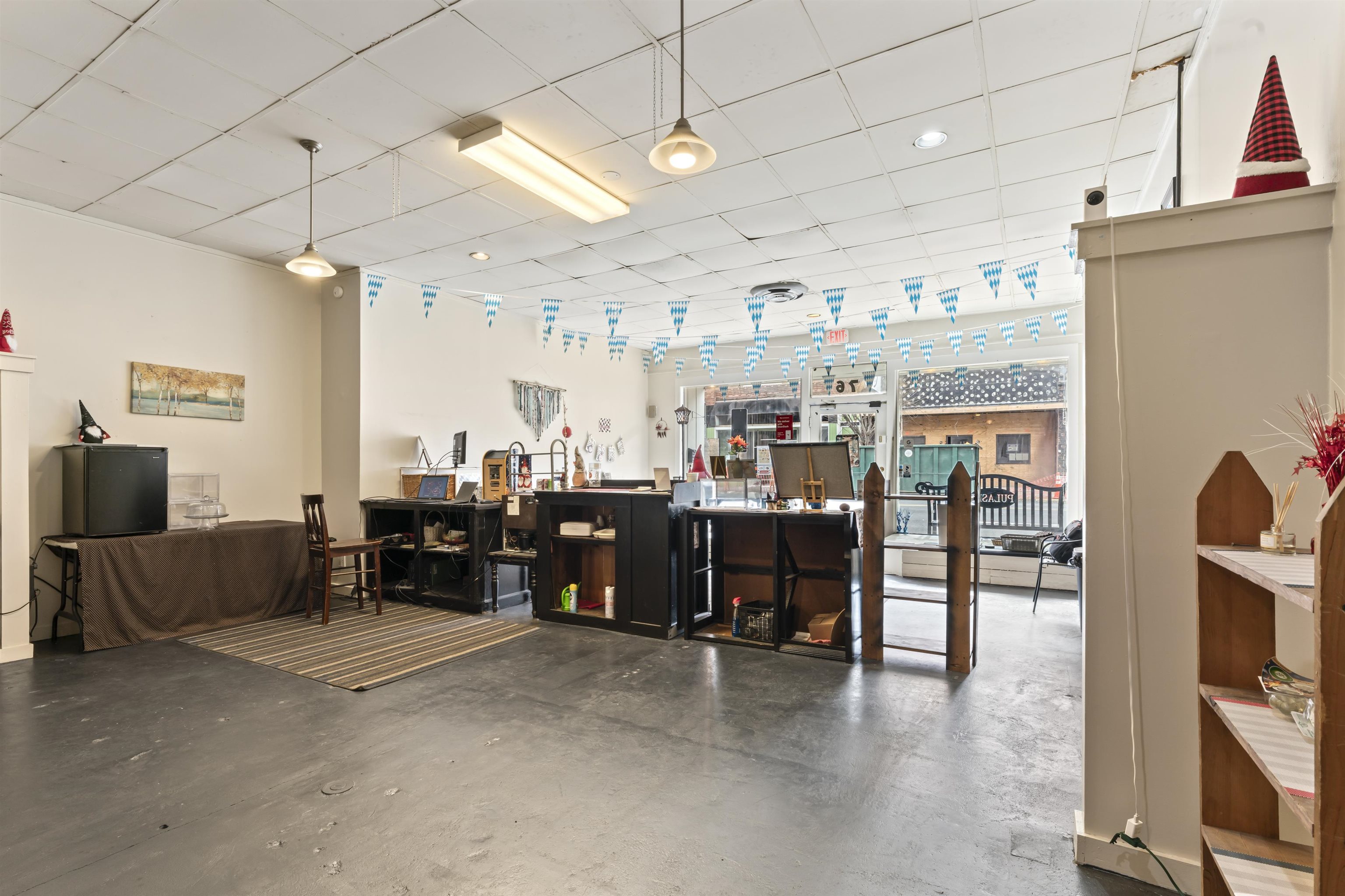 74 Court Square W Pulaski VA 24301