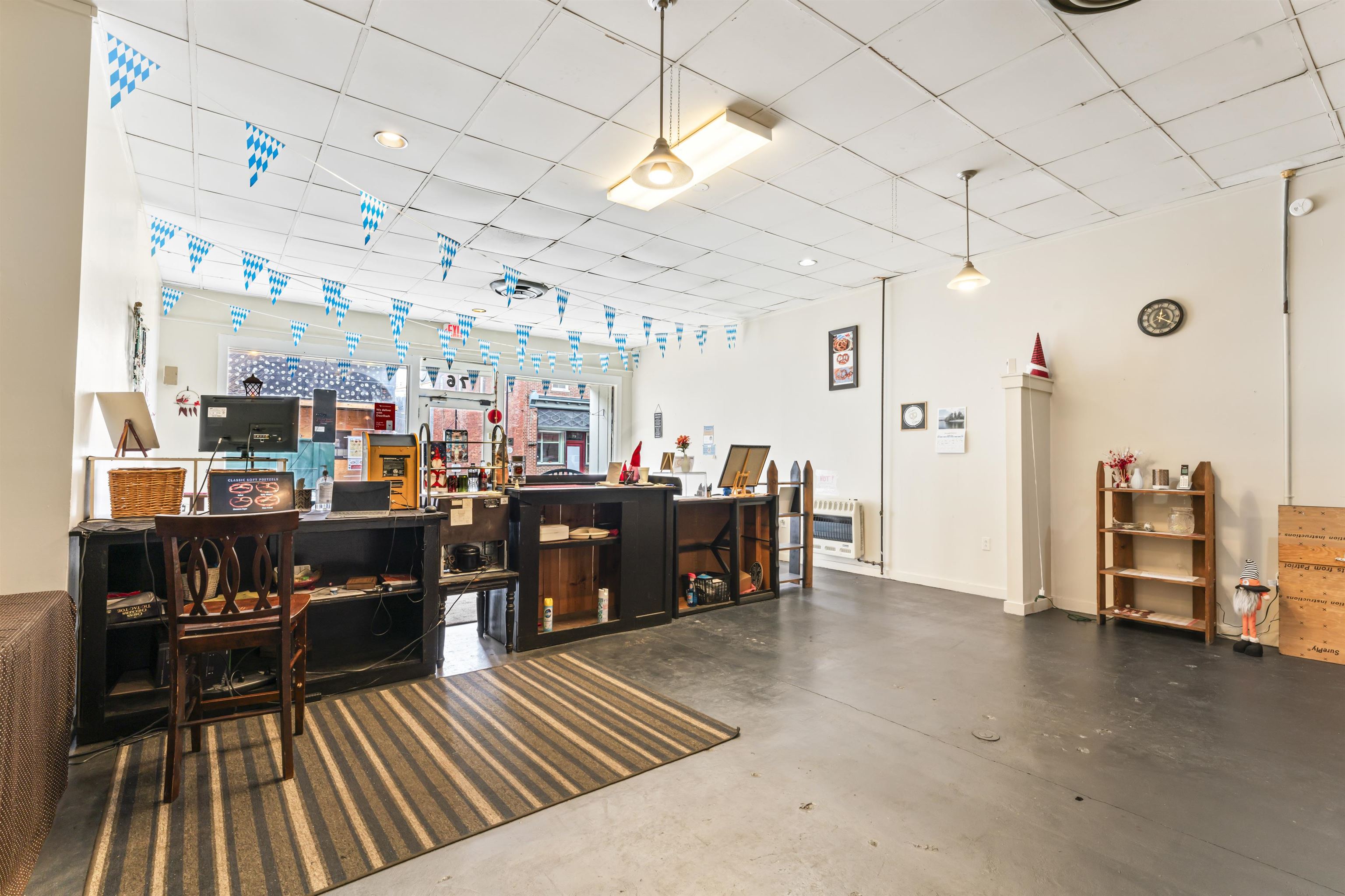 74 Court Square W Pulaski VA 24301