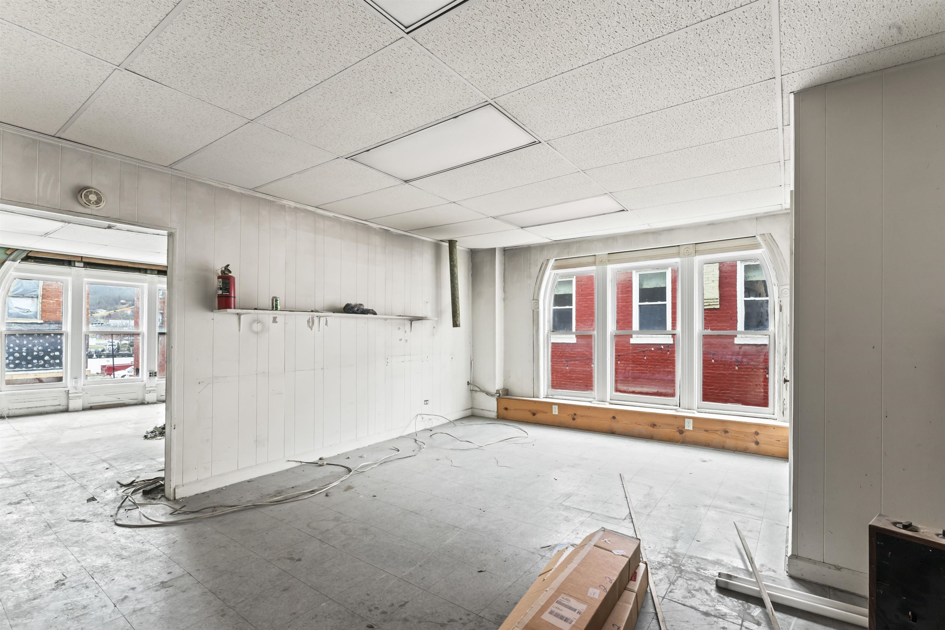 74 Court Square W Pulaski VA 24301