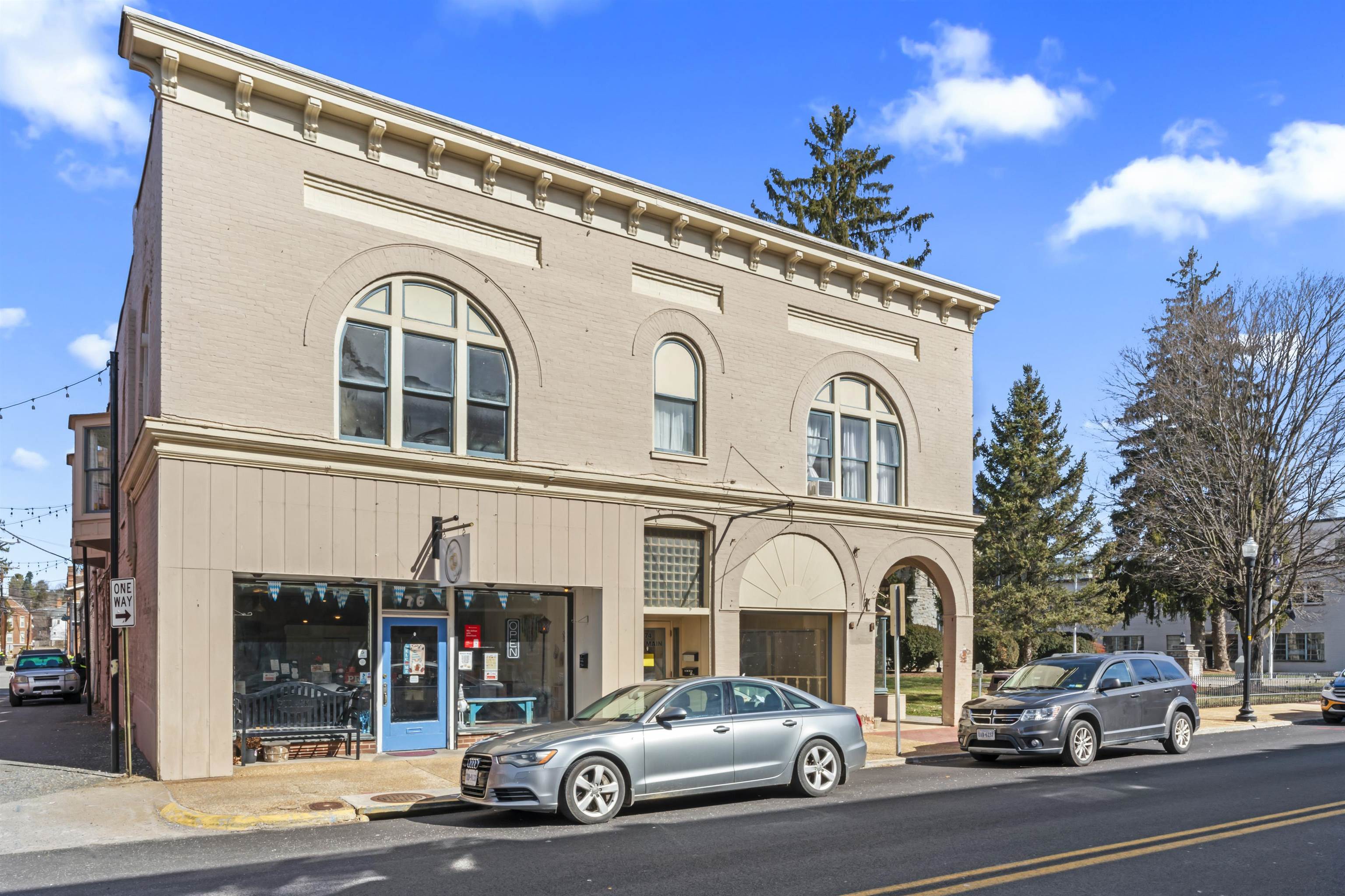 74 Court Square W Pulaski VA 24301