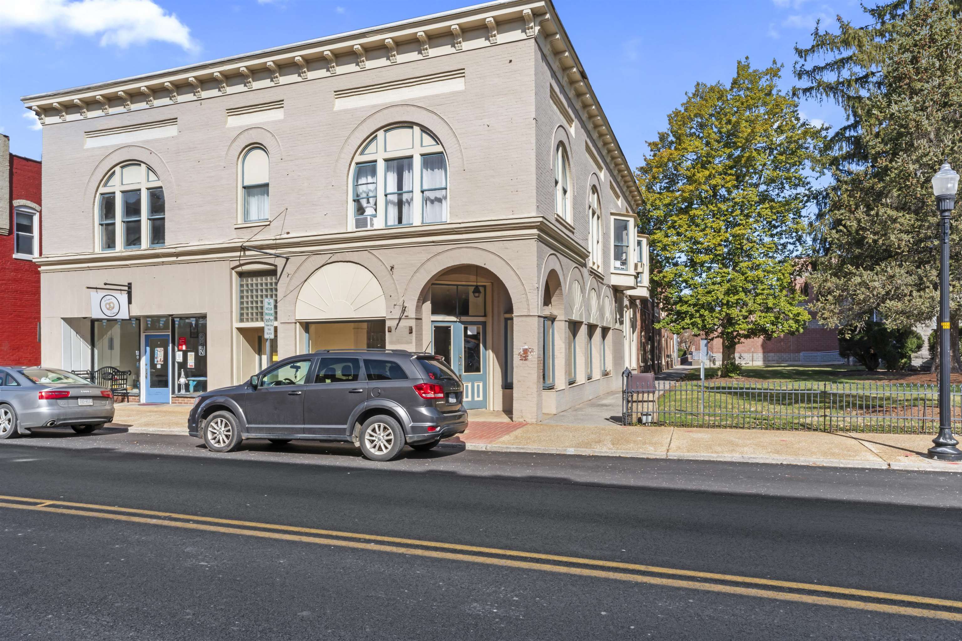 74 Court Square W Pulaski VA 24301