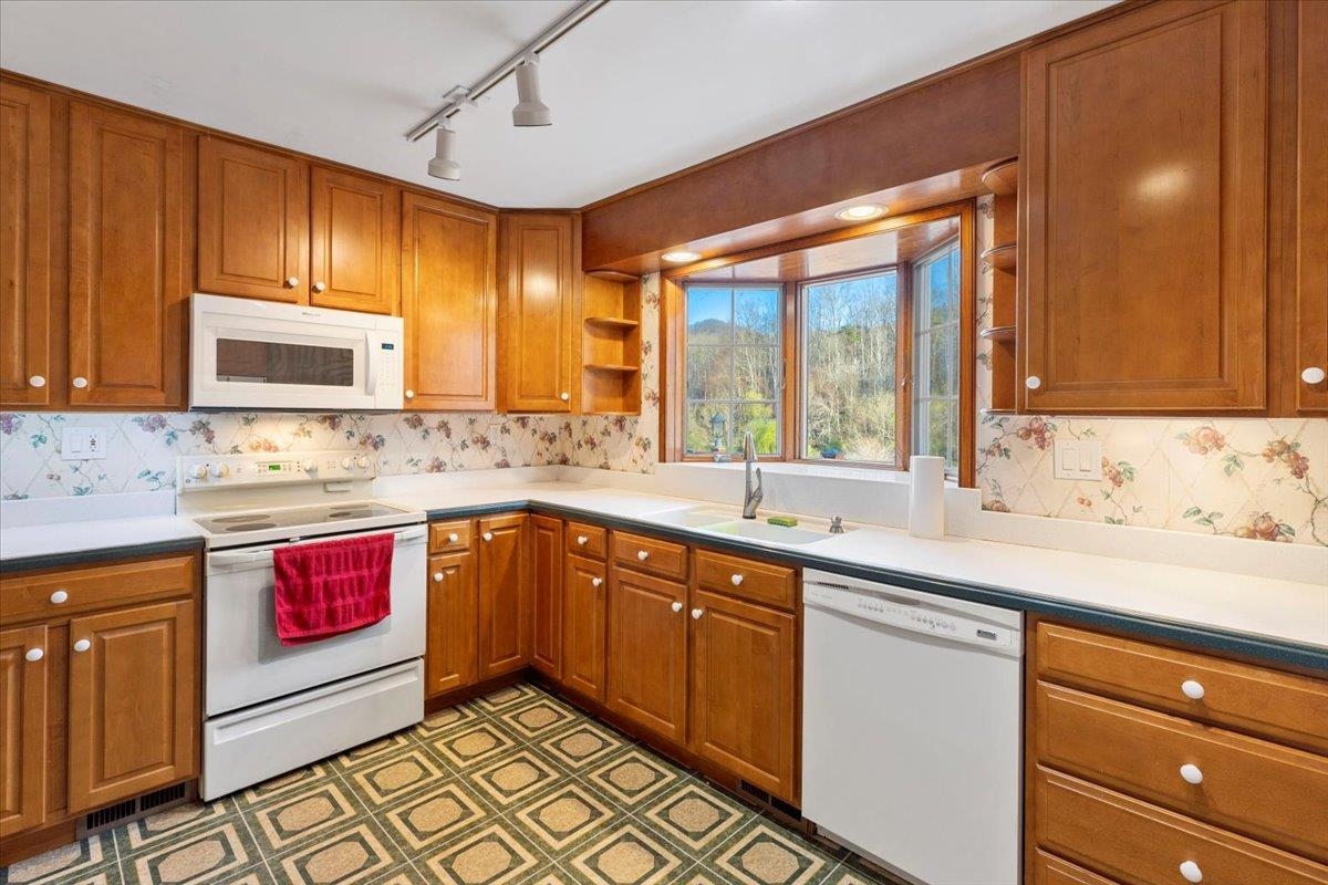 1356 Coopers Cove Road Hardy VA 24101