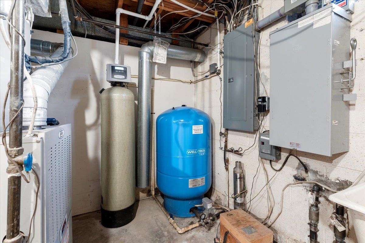 1356 Coopers Cove Road Hardy VA 24101