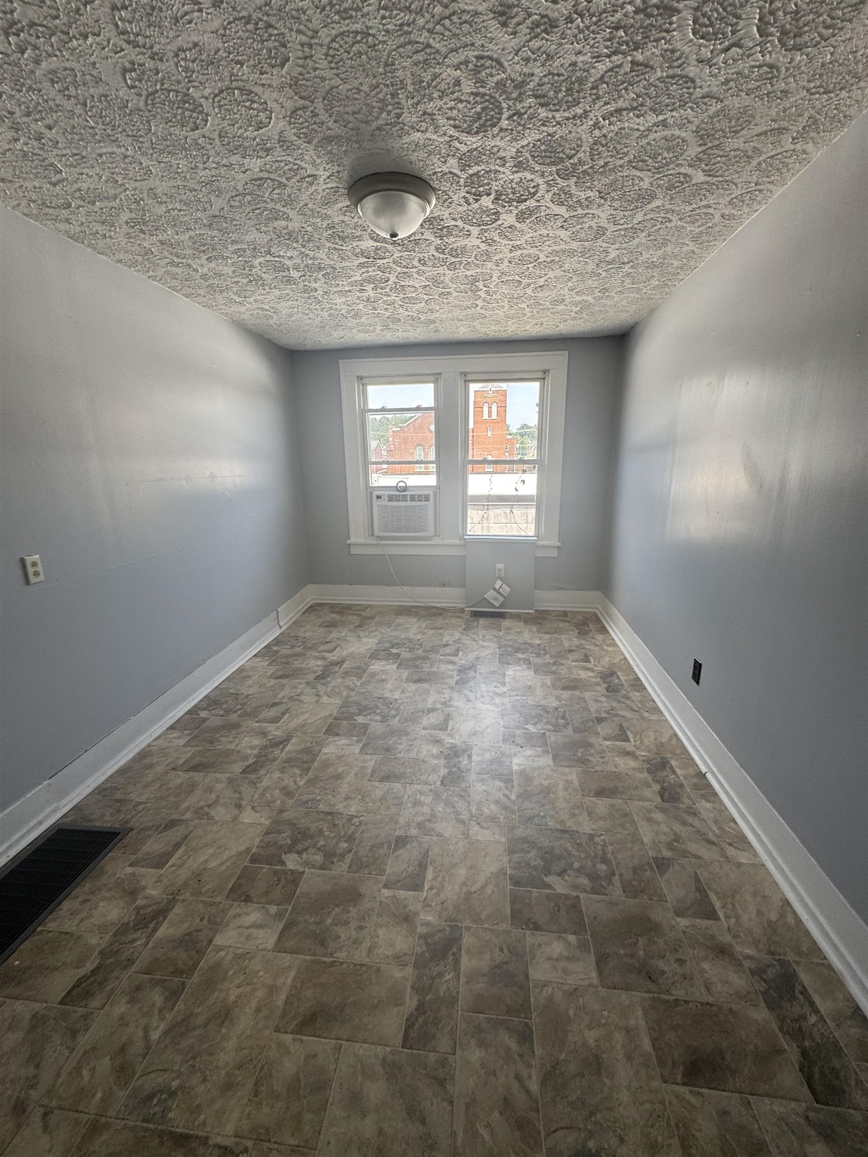 227 N Jefferson Avenue Pulaski VA 24301