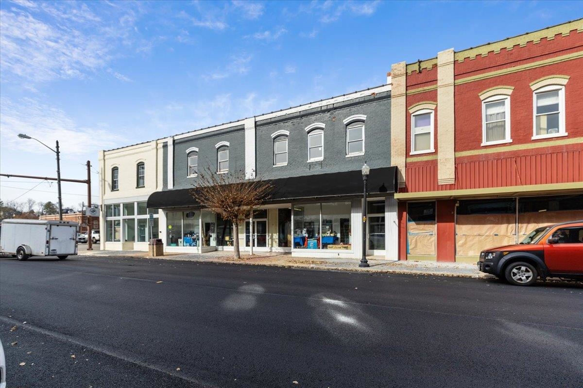 84 W Main Street Pulaski VA 24301