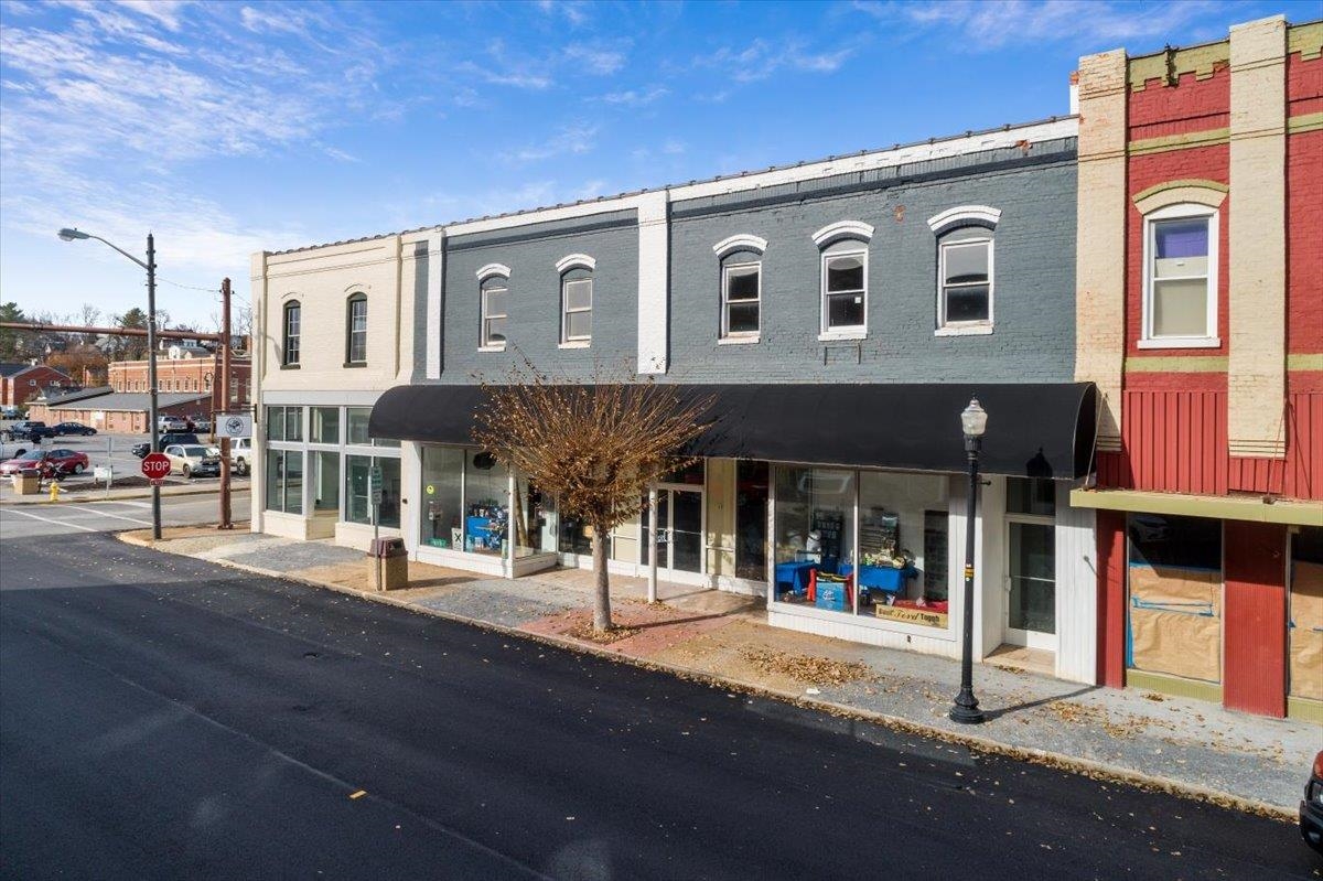 84 W Main Street Pulaski VA 24301