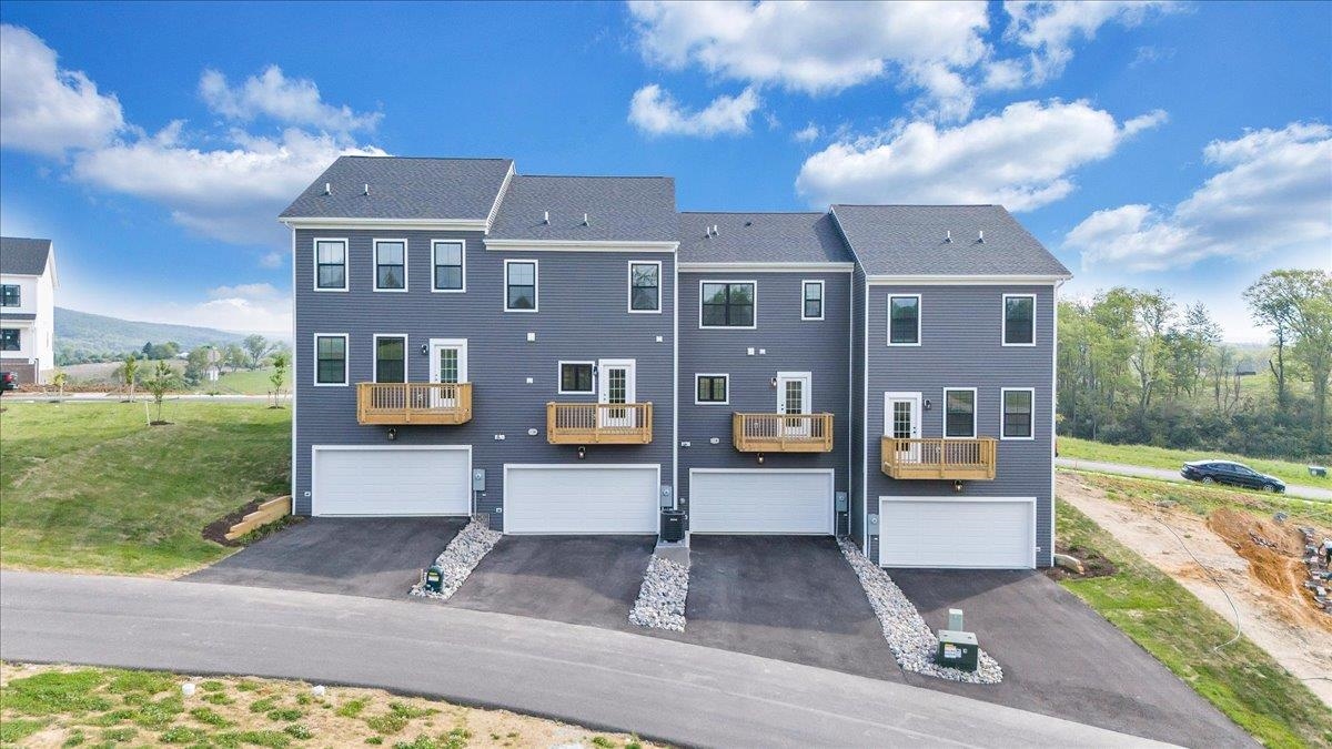 1995 Kyles Way Blacksburg VA 24060