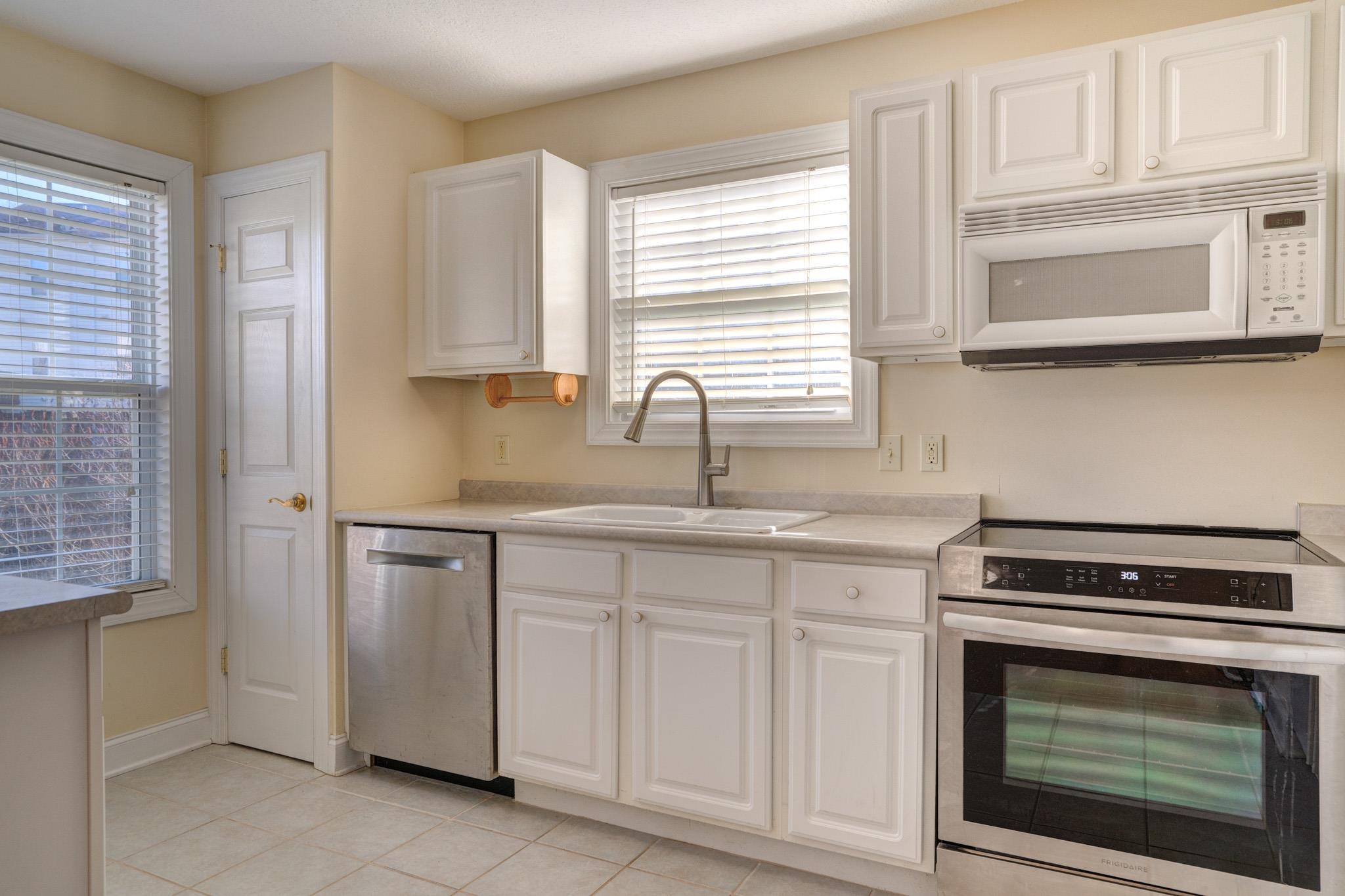 185 Blue Leaf Drive Christiansburg VA 24073