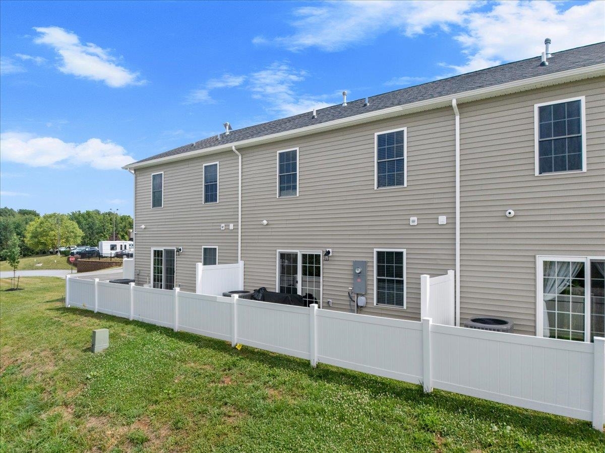 6136 Warren Newcomb Drive Fairlawn VA 24141