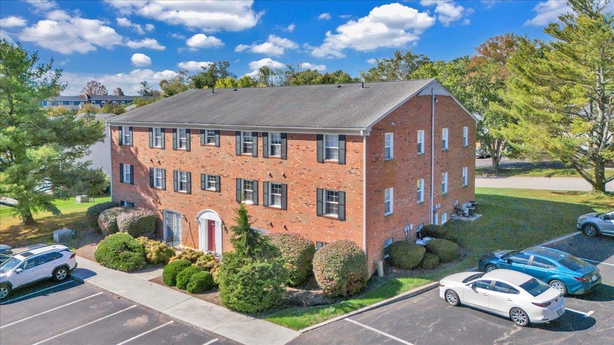 370 New Kent Road Blacksburg VA 24060