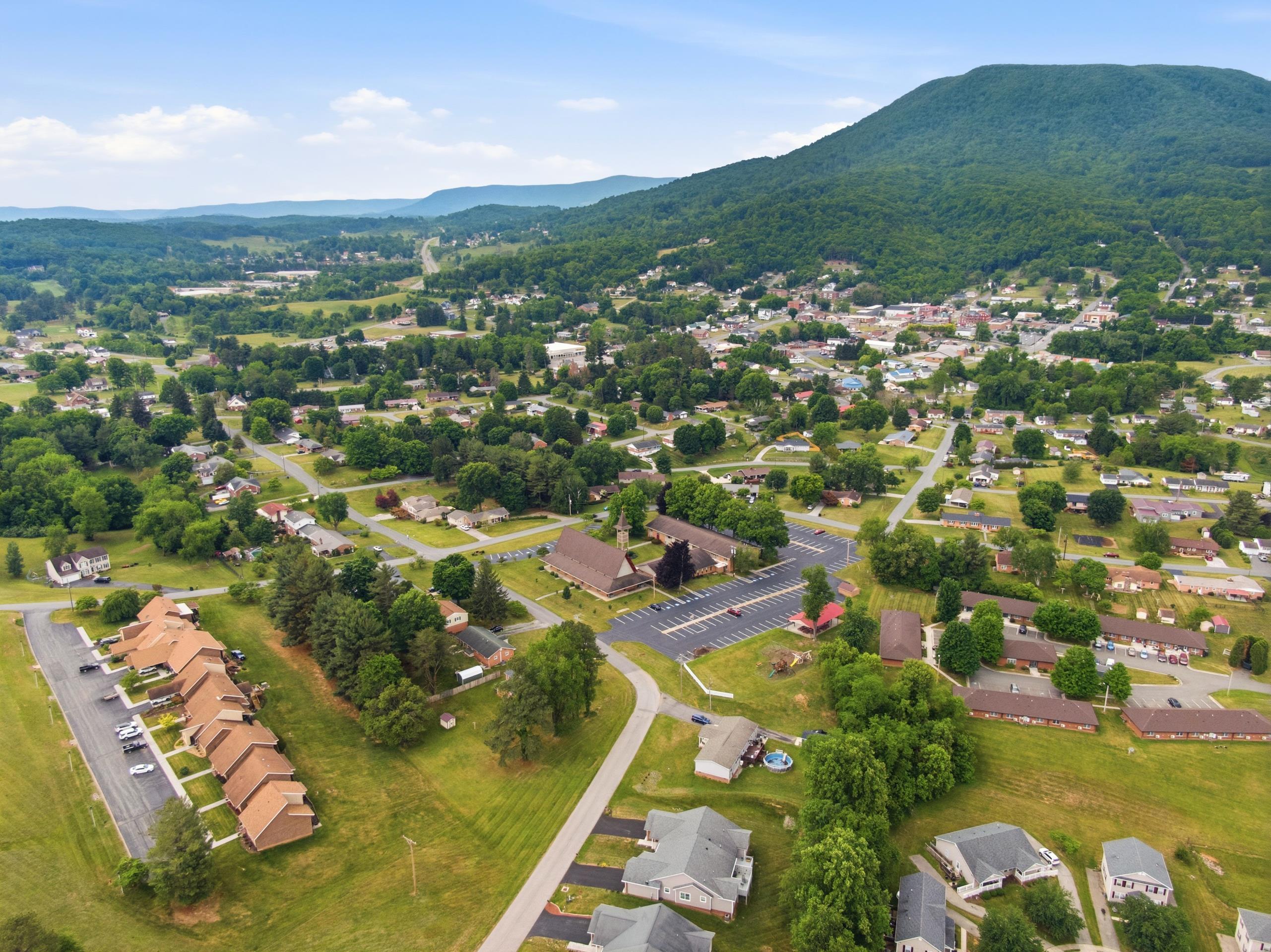 525 Hale Street Pearisburg VA 24134