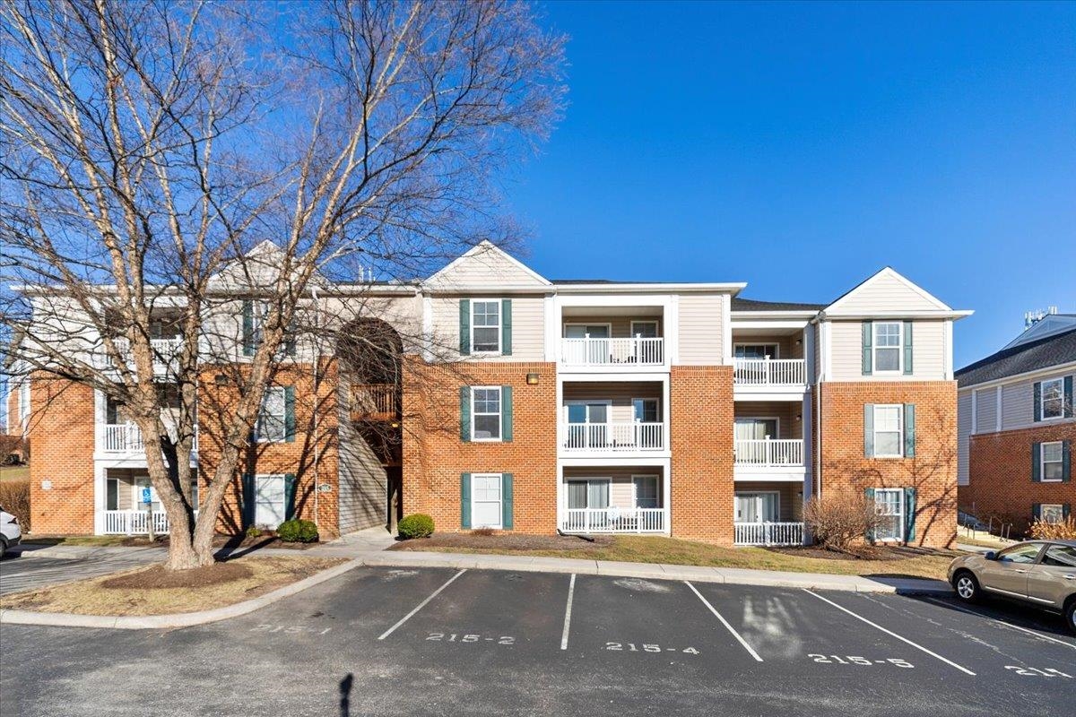 Blacksburg VA, 215 S Knollwood Drive, Unit 4202