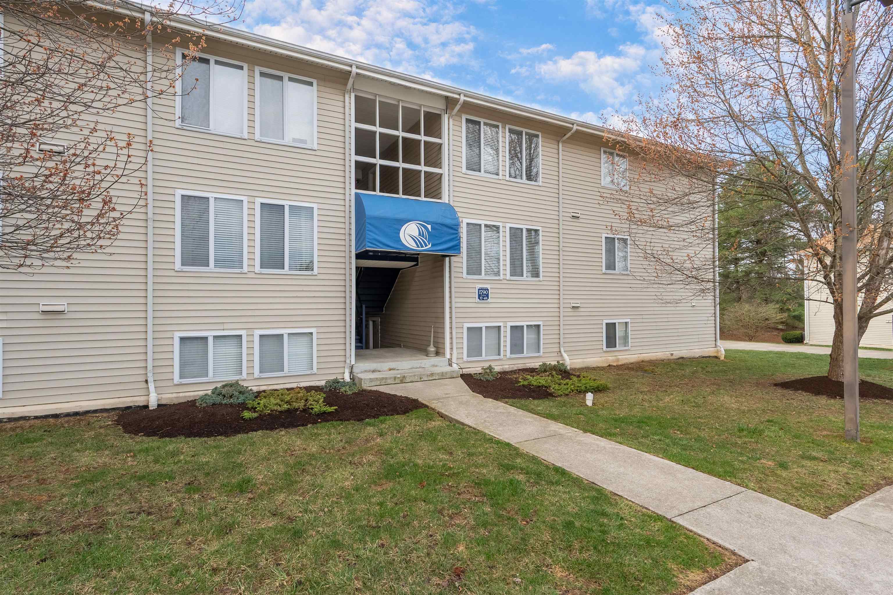 Blacksburg VA, 1790 Liberty Lane, Unit D42