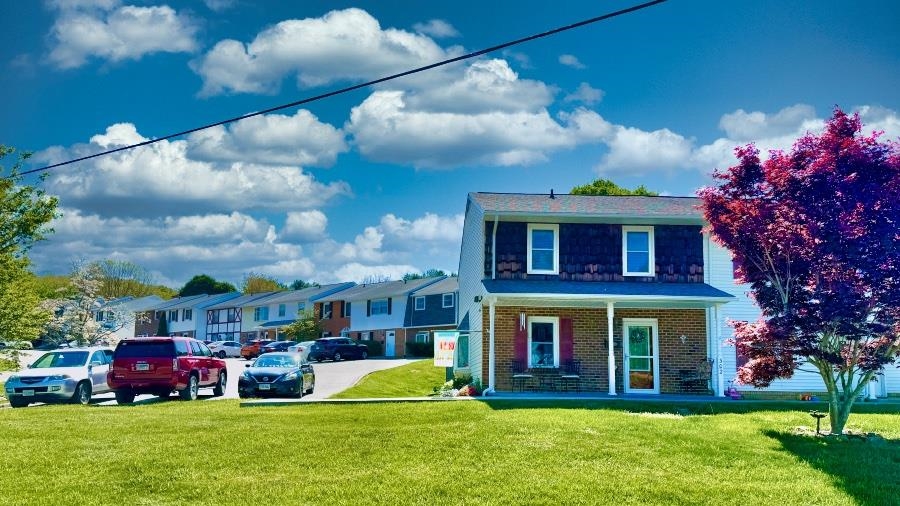 302 New Kent Road Blacksburg VA 24060