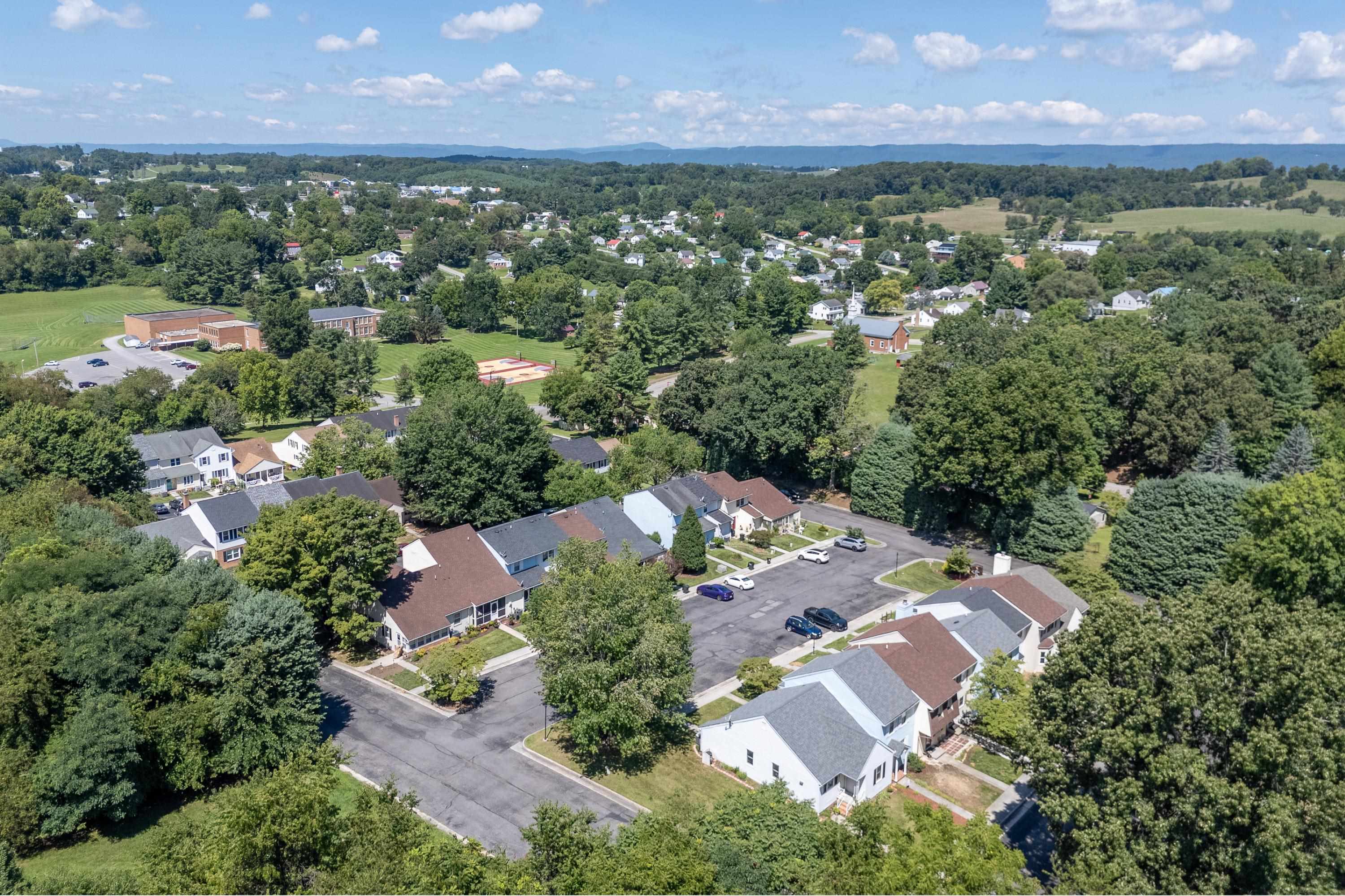 6660 Sagefield Avenue Fairlawn VA 24141