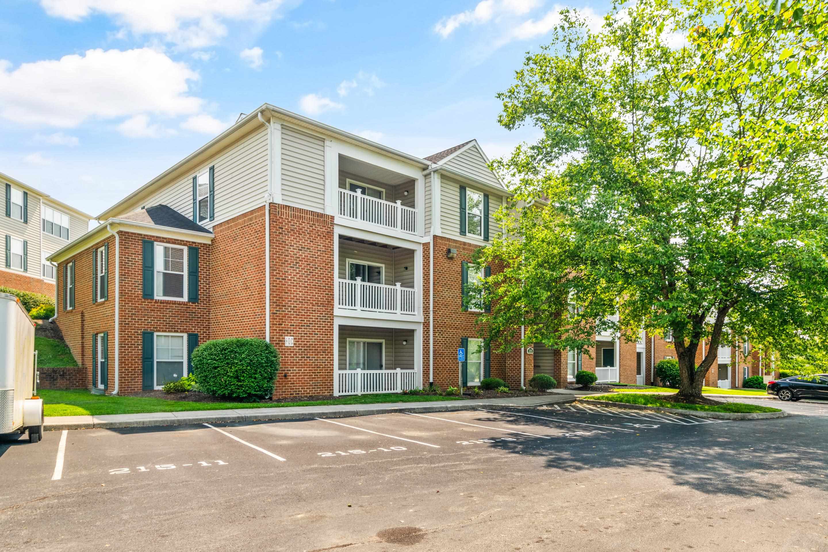 Blacksburg VA, 215 S Knollwood Drive Drive, Unit 4301