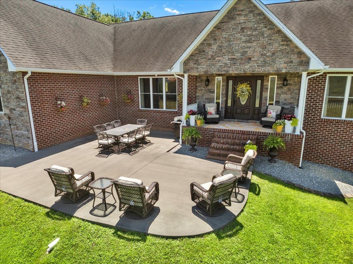 398 Penvir Road Narrows VA 24124