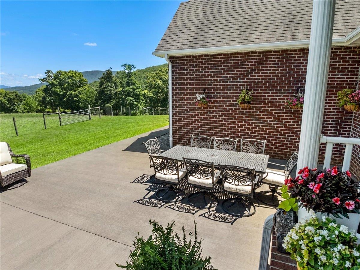 398 Penvir Road Narrows VA 24124
