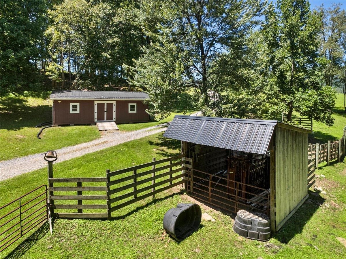 398 Penvir Road Narrows VA 24124