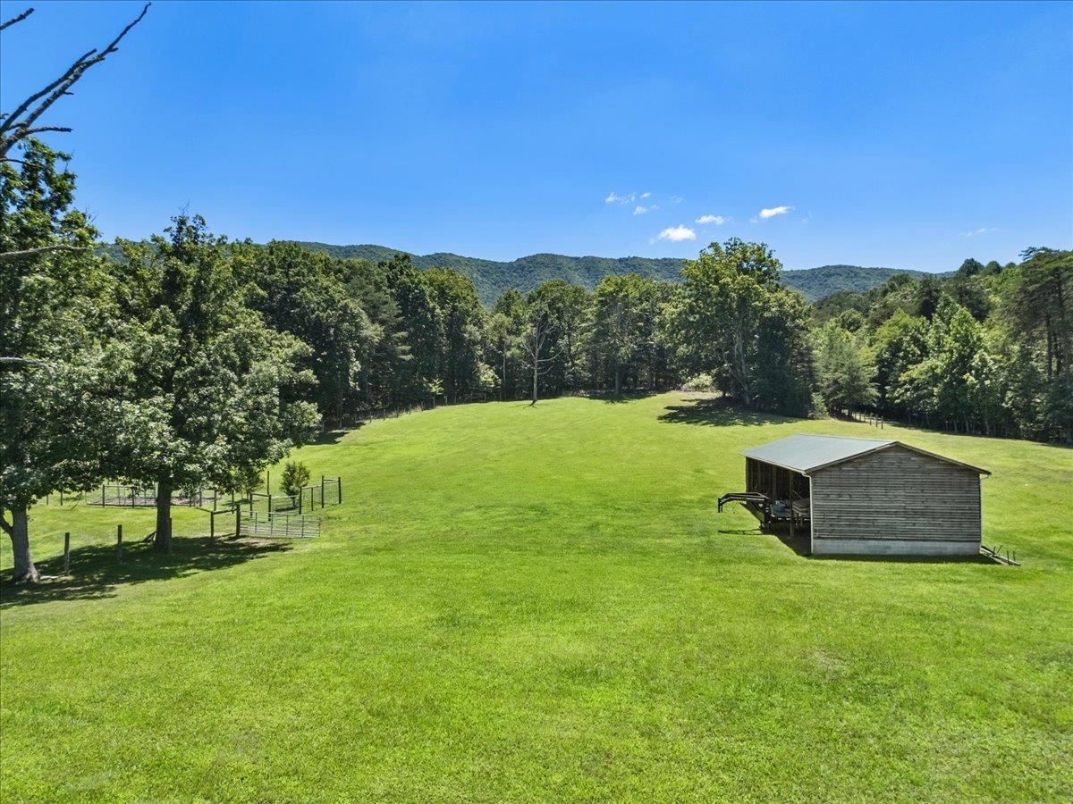 398 Penvir Road Narrows VA 24124