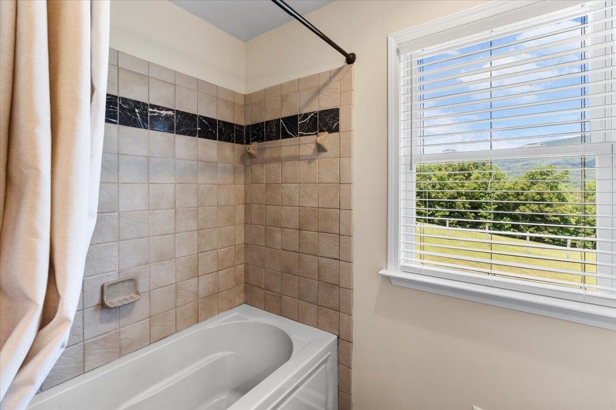 398 Penvir Road Narrows VA 24124