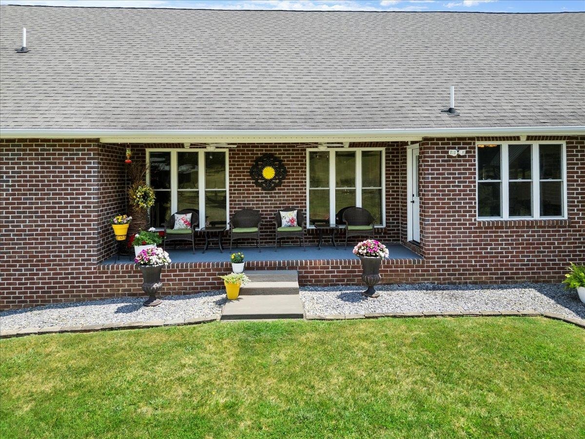 398 Penvir Road Narrows VA 24124